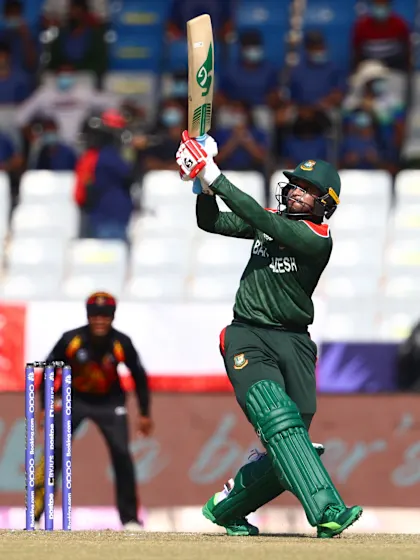 Shakib Al Hasan blasts a big six