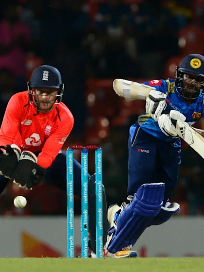 Niroshan Dickwella rues middle-order collapse