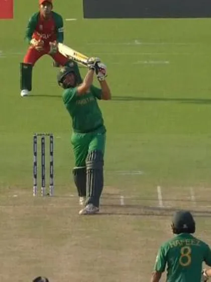 Afridi's goes BOOM with 97 meter Six!