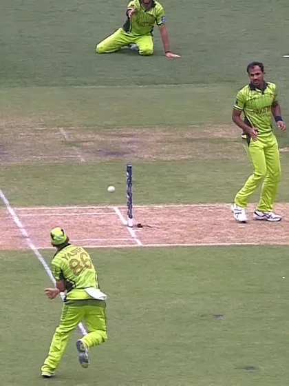 Pakistan Fumble in a field – IND vs PAK