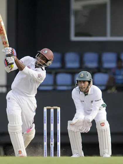 Chanderpaul climbs to third place in batting table