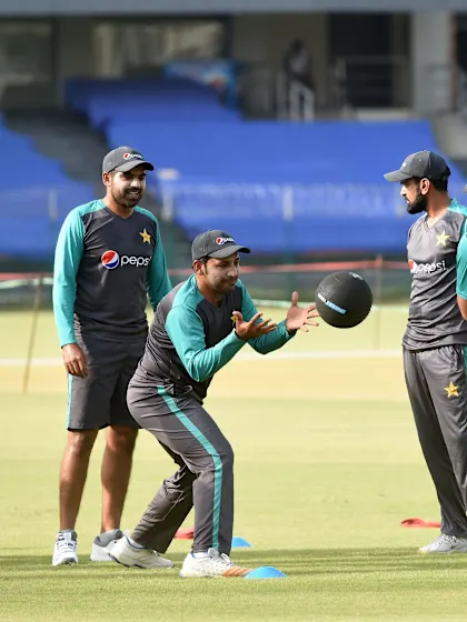 Pakistan, Australia in Zimbabwe with No.1 spot to fight for