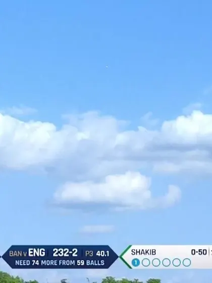 FIFTY: Eoin Morgan brings up his 50