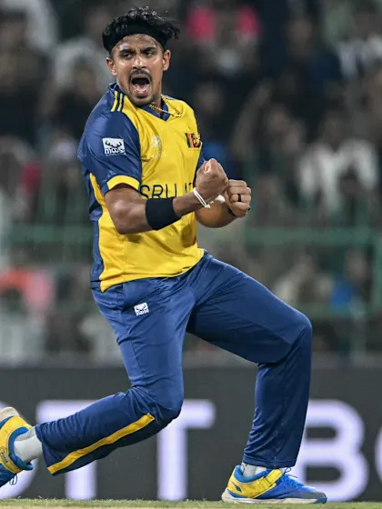 Theekshana hits Stirling's timber | T20WC 2026