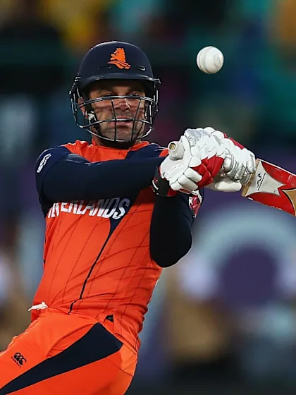 Netherlands close in after setting target of 522