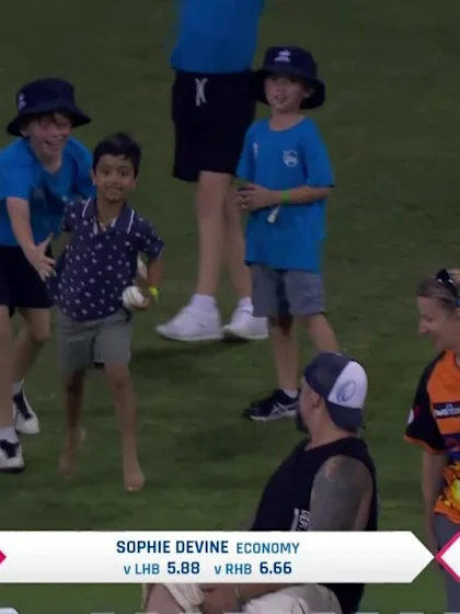 WT20WC: NZ v SL - Huge six over cover from Athapaththu