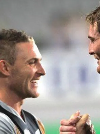 New Zealand beat Zimbabwe by seven wickets