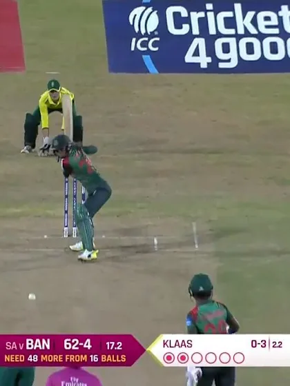 SA v BAN: Jahanara Alam can't clear mid-off as Daniels takes a clean catch 
