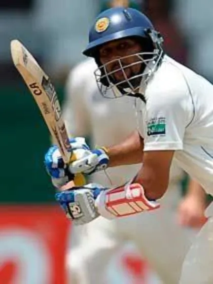 Dilshan, Matthews put Sri Lanka in the lead