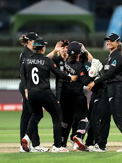 Satterthwaite, Tahuhu help New Zealand to comfortable victory
