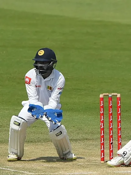 Consistent Azhar keeps Pakistan afloat