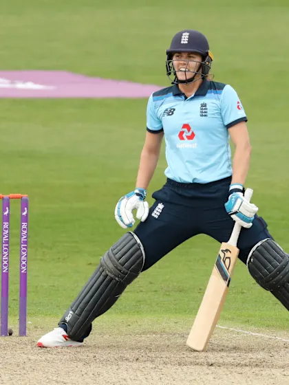 Knight, Sciver set up huge England win