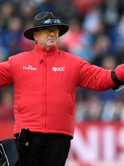 Umpire Oxenford to retire from international cricket