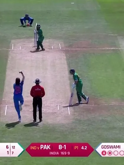 WICKET: Javeria Khan falls to Jhulan Goswami for 6