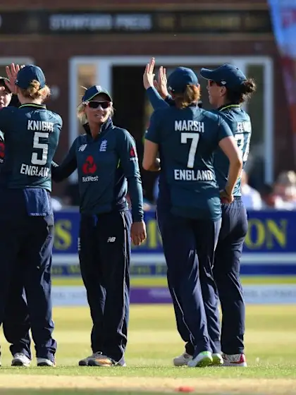 England thrash New Zealand to go 2-0 up