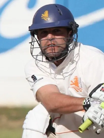 Myburgh helps Netherlands hold on for a draw