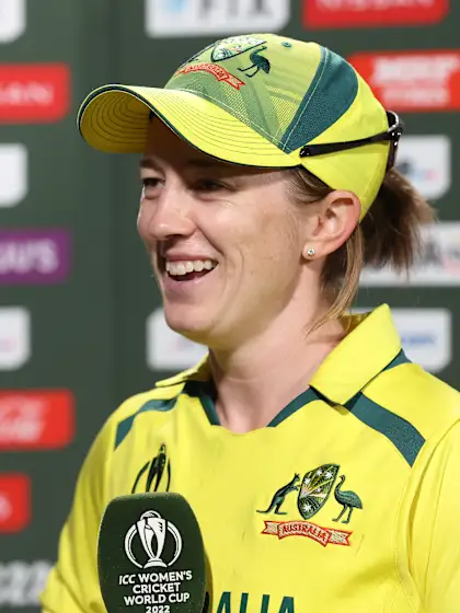 Australia prevail in high-scoring contest against England