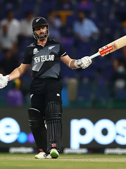 Williamson scoops one to Rashid