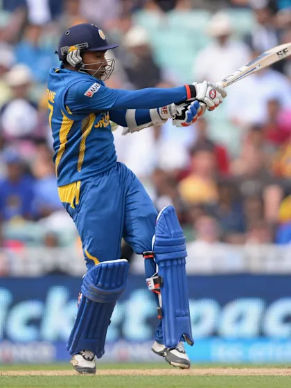 Sri Lanka overcomes Australia to reach semifinal
