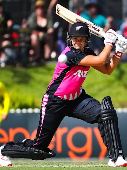 Suzie Bates claims No.1 spot on batting chart