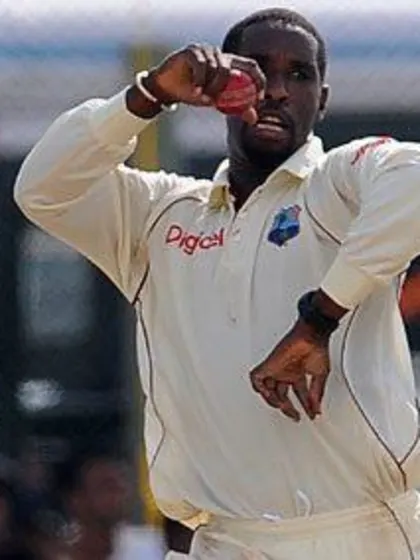 Shane Shillingford's bowling action found to be illegal