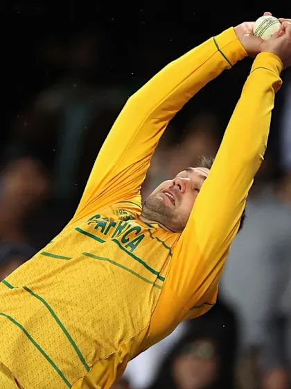 Logo of Rilee Rossouw leaps high to catch Iftikhar Ahmed on the boundary | T20WC 2022