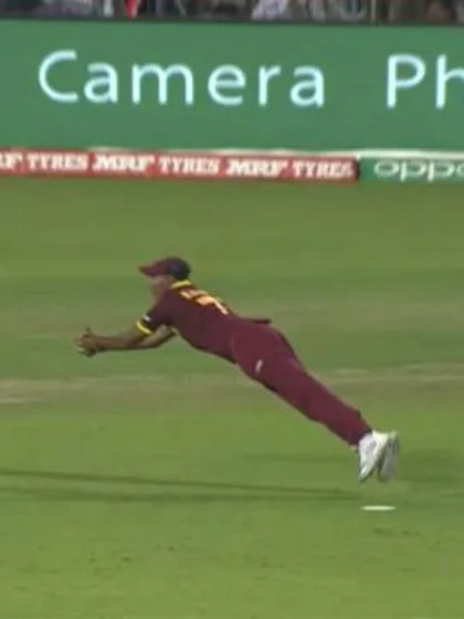 Samuel Badree holds onto amazing diving catch