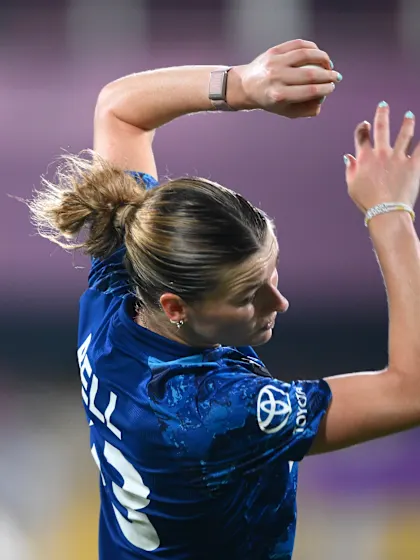 Running catch by Lauren Bell | CWC25