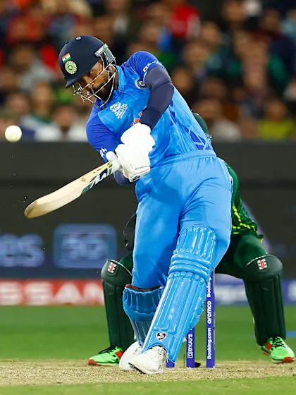 SIX: Hardik Pandya turns heat back on Pakistan | T20WC 2022