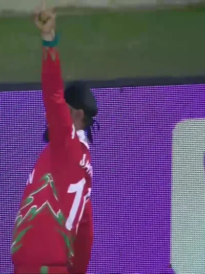 BANvOMN: Jatinder Singh holds onto fine catch in the deep