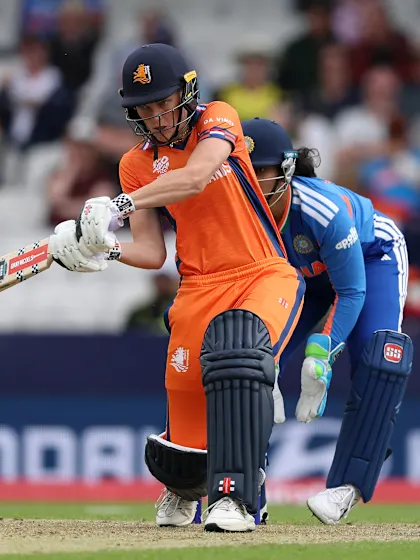 Brave shot by De Leede | Women's T20WC 2026