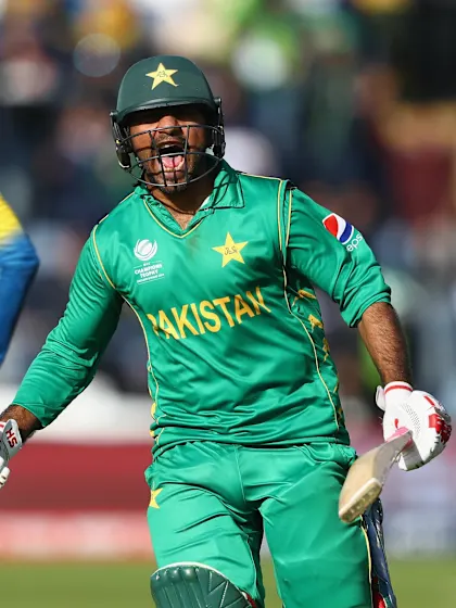 Sarfraz, bowlers seal semi-final spot for Pakistan