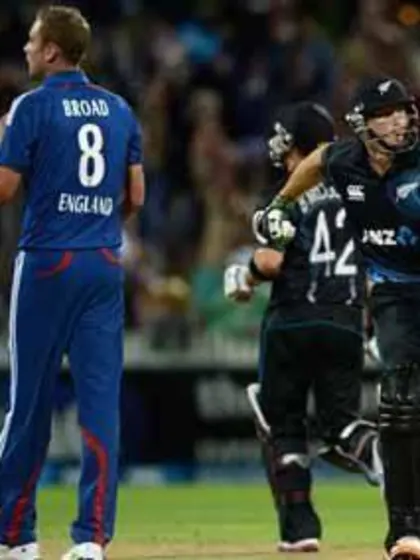 McCullum, Guptill guide NZ to win
