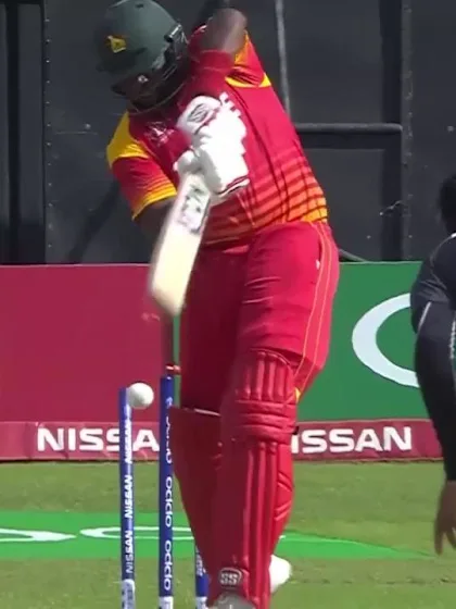 Masakadza bowled by Naveed for 7