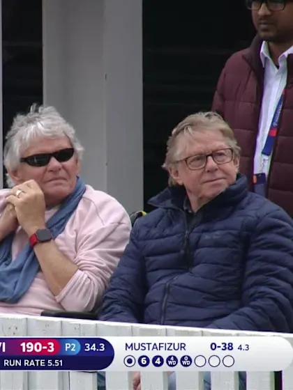 CWC_2019_MATCH23_WIvBAN_FAN_DODGING_BALL