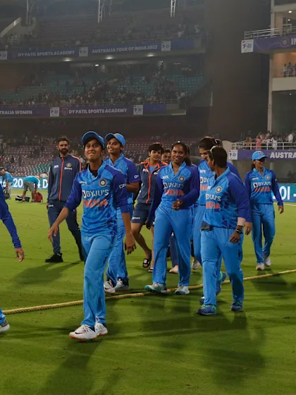 Surreal feeling for Healy after huge crowd watch India sneak past Australia
