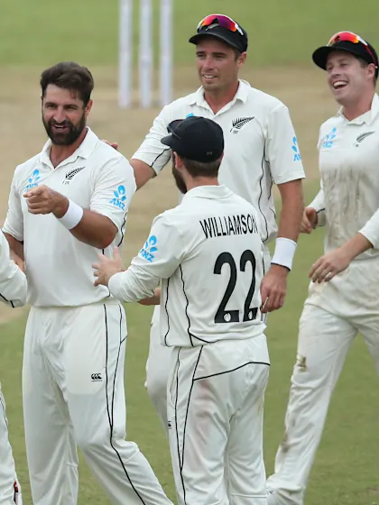 New Zealand pick up crucial wickets on rain-marred opening day in Colombo