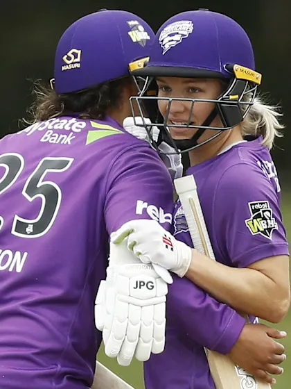 Nicola Carey's all-round act sets up second consecutive Hobart Hurricanes victory