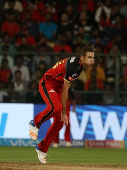 New Zealand trio holds nerve at the death