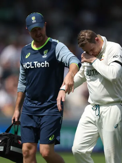Australia veteran sent to hospital after hurting finger 