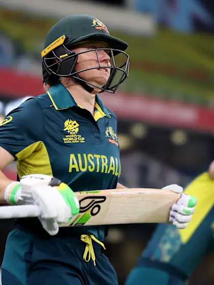 Australia beat Pakistan with ease but suffer two injury setbacks