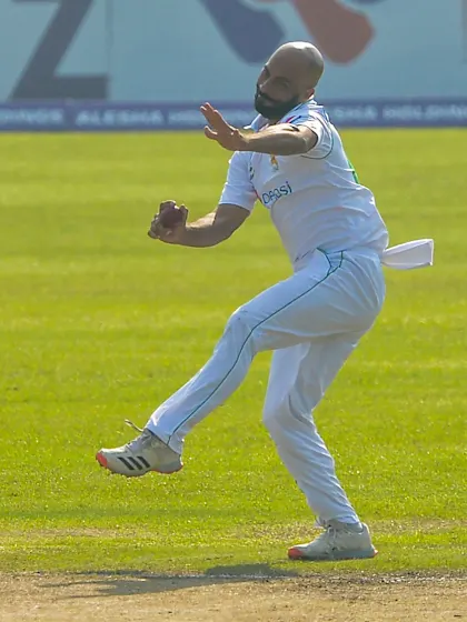 Off-spinner among three added to Pakistan Test squad