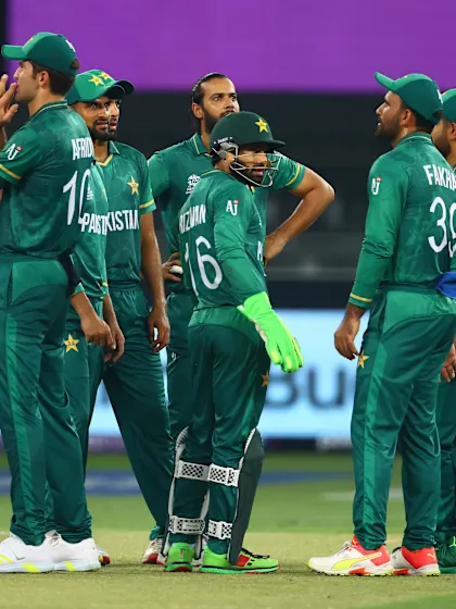 Pant falls to the Shadabh googly