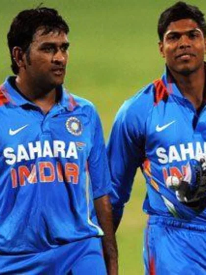 Dhoni delivers a tie in the final over