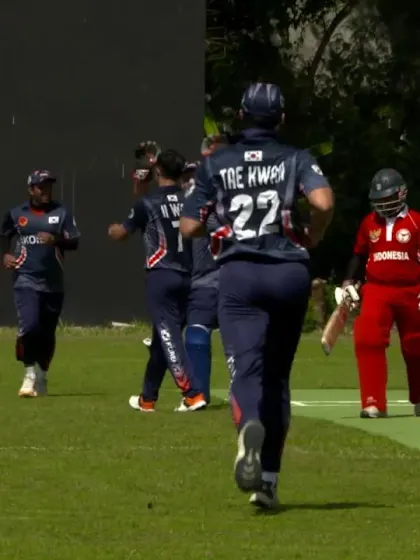 ICC Men’s T20 World Cup EAP B Qualifier: Korea's Choi Jiwon takes brilliant catch off his own bowling