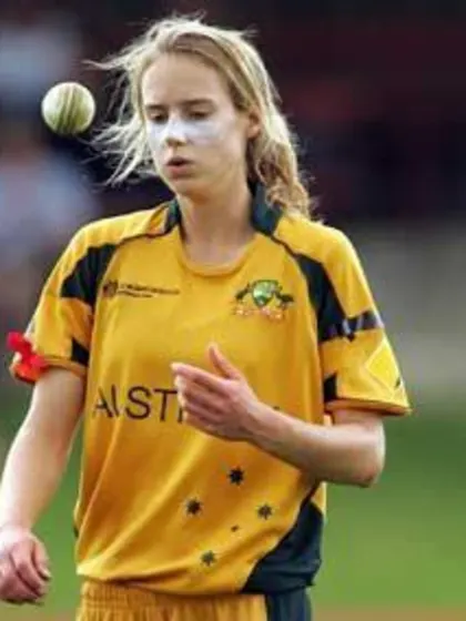 McInnes calls on Perry to 'stamp her mark' on international cricket