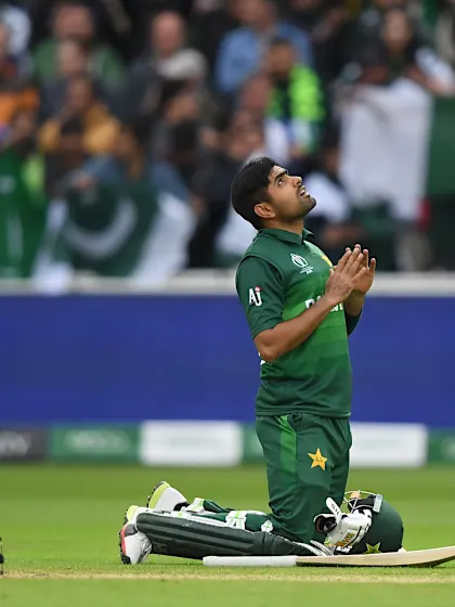 Pakistan revive memories of 1992 as they keep themselves in contention