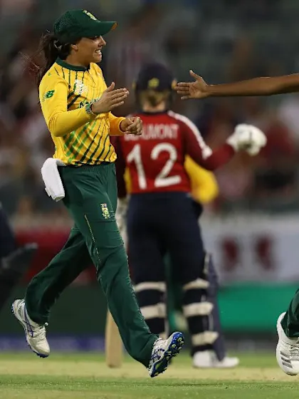 WT20WC: Eng v SA – Ayabonga Khaka returns 3/25