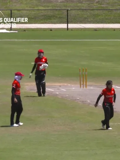 Women's Qualifier 2019 - Americas: USA v Canada, Match 3 - USA's Onika Wallerson is clean bowled