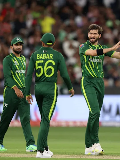 England struggle to contain fiery Pakistan in Powerplay | T20WC 2022